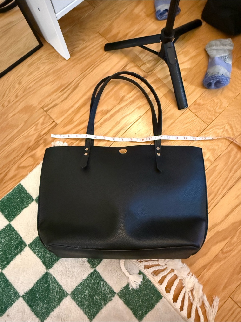 Anne Klein Classic Black Tote Bag - Versatile Everyday Carry - Picture 4 of 6